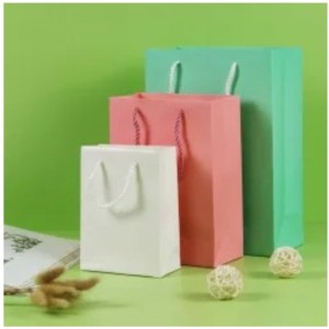 ピンクのクラフト紙袋